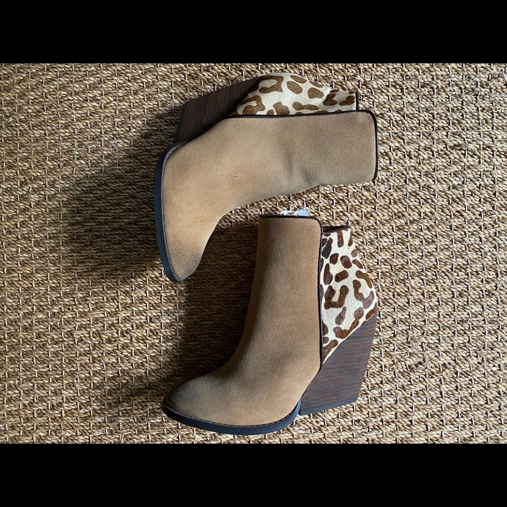 Very Volatile leopard wedge boot! - Picture 3 of 4